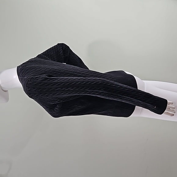 Tommy Hilfiger v-neck cable sweater - Picture 5 of 8